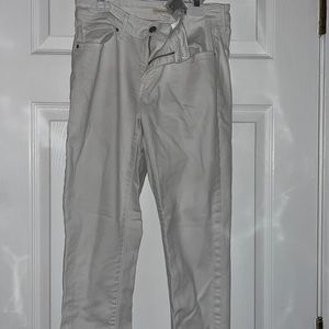 White mid rise skinny Levi jeans